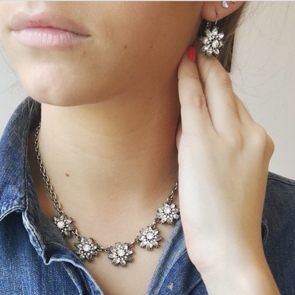 Annabelle crystal earrings - Picture 3 of 7